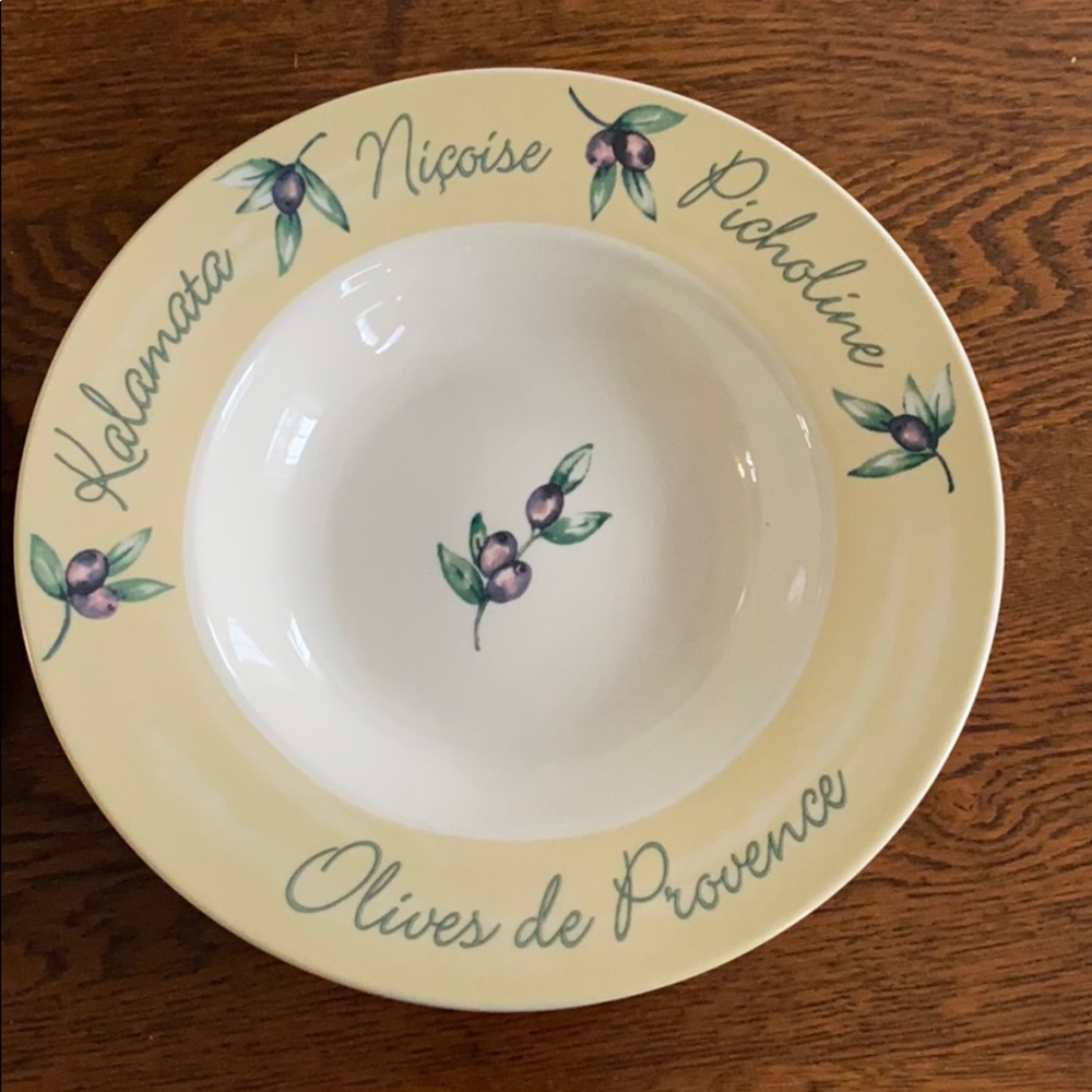 Johnson Bros. 2 plates and 2 bowls, excellent.